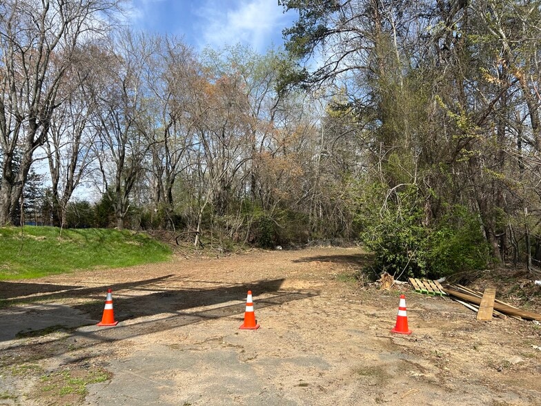 More Photos Of 3439 Myer Lee Dr, Winston-Salem Freestanding For Lease