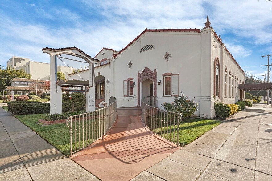 More Photos Of 1370 Santa Rosa St, San Leandro Funeral Home For Sale