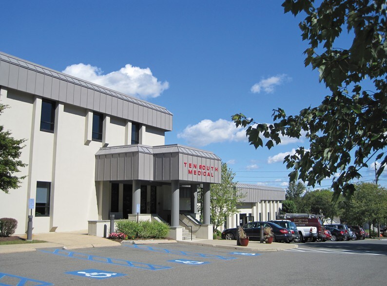 More Photos Of 10 South St, Ridgefield Medical For Lease