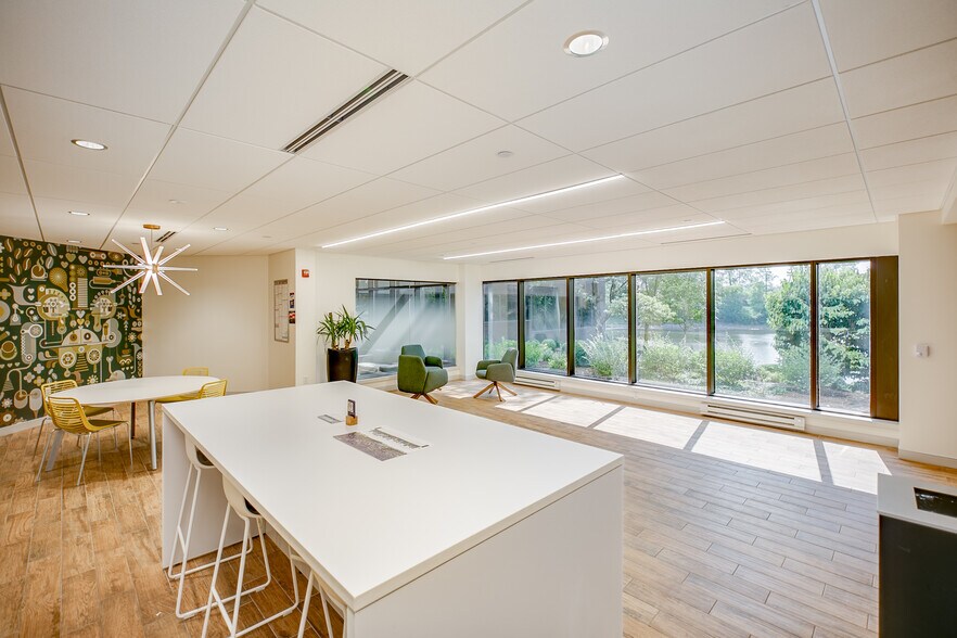 More Photos Of 11701 Borman Dr, Saint Louis Office For Sale