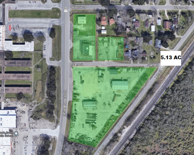 More Photos Of 917 U.S. 77, Sinton Manufacturing For Sale