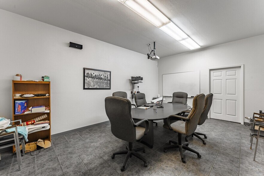 More Photos Of 12182 Peach Orchard Rd, Bentonville Warehouse For Sale