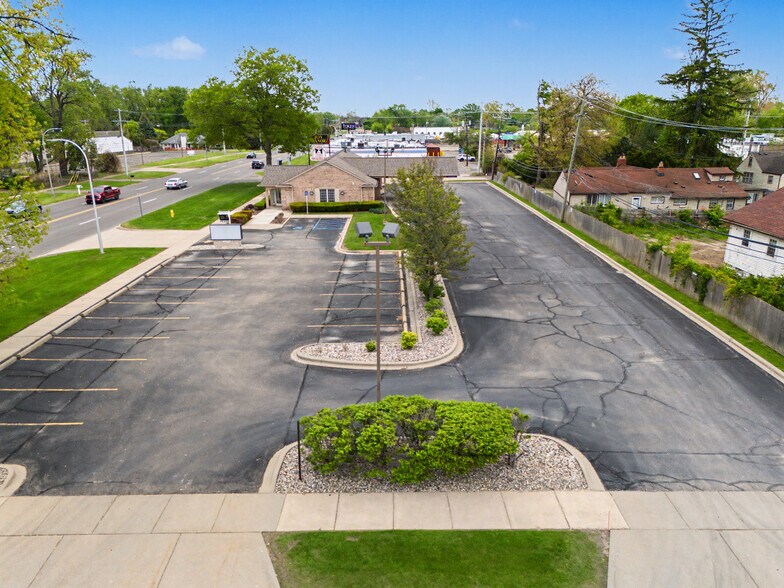 More Photos Of 29049 Joy Rd, Westland Bank For Lease