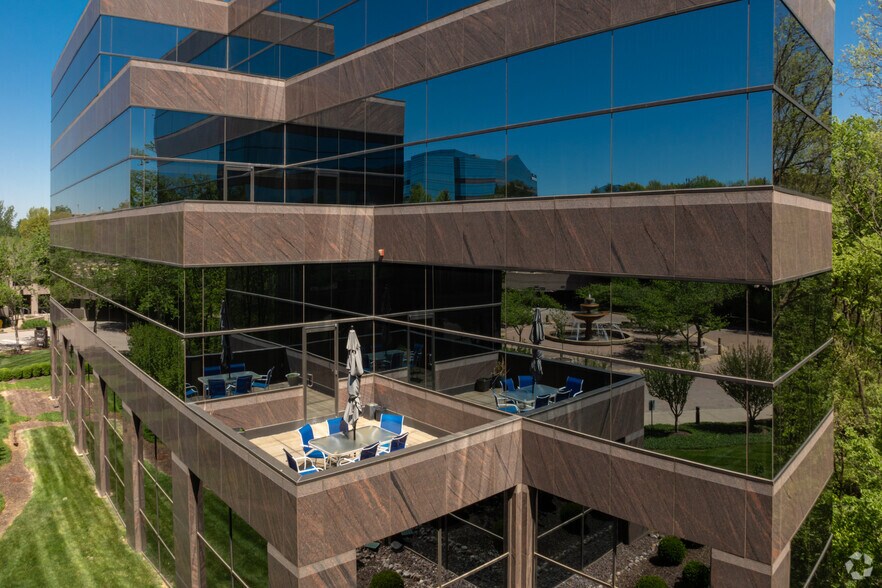 More Photos Of 540 Maryville Centre Dr, Saint Louis Office For Lease