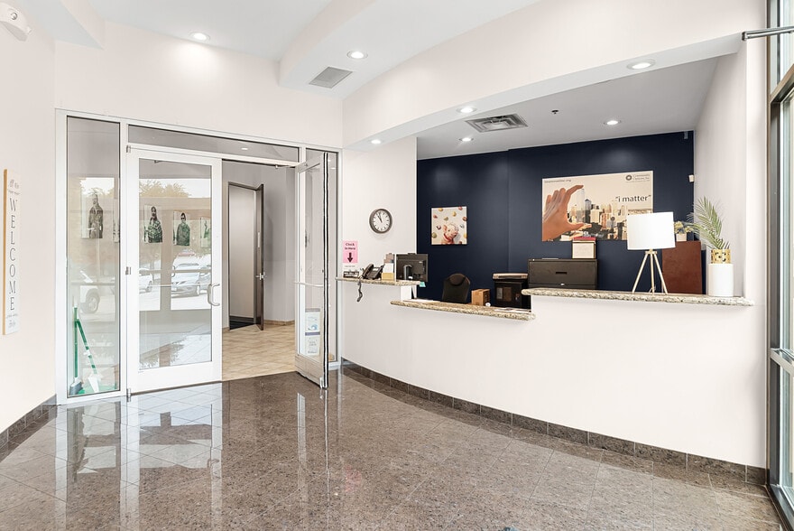 More Photos Of 8604 Greenville Ave, Dallas Office For Sale