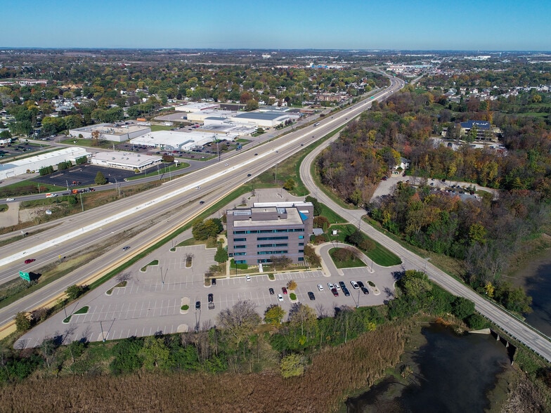 More Photos Of 55 Jewelers Park Dr, Neenah Office For Lease