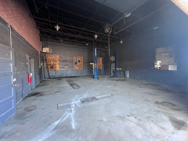 More Photos Of 167 Webster Ave, Memphis Auto Repair For Sale