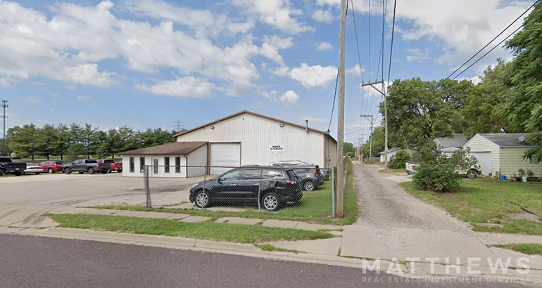 More Photos Of 305 N 3rd St, Pekin Medical For Sale