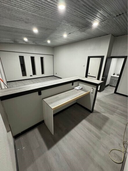 More Photos Of 1300 Garfield St, Midland Industrial For Lease