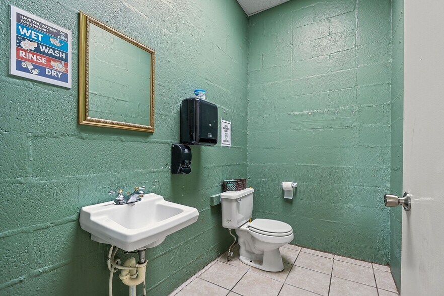 More Photos Of 310 N Spring St, McMinnville General Retail For Sale