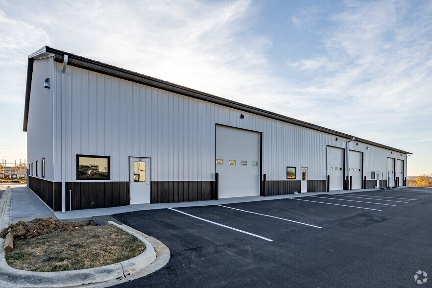 Primary Photo Of 6211 34th Ave NW, Rochester Warehouse For Lease