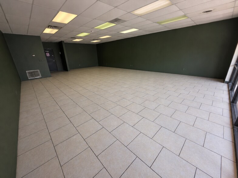 More Photos Of 110 N Range Line Rd, Joplin General Retail For Lease