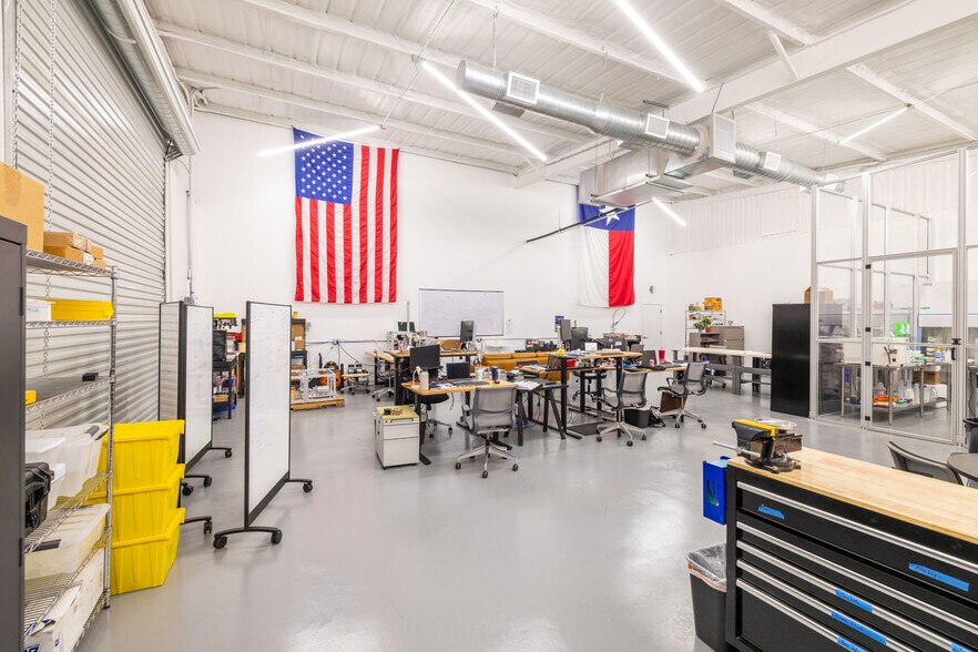 More Photos Of 3915 McKinney St, Houston Light Distribution For Sale