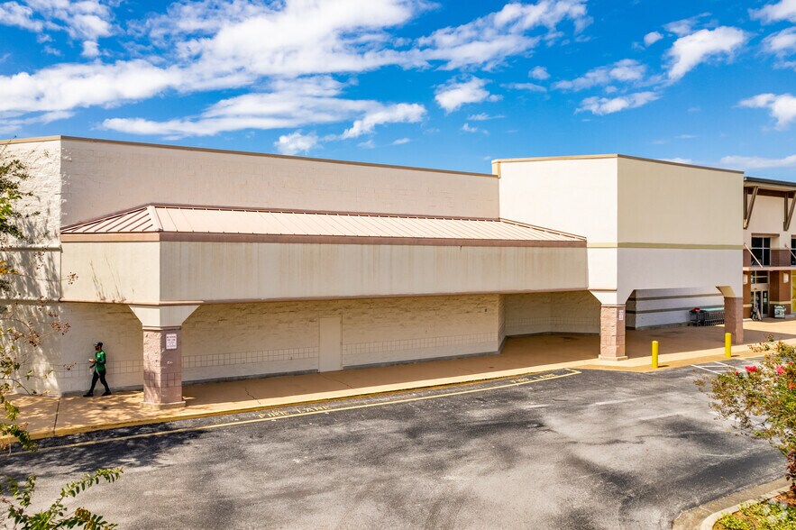 More Photos Of 33650 US Highway 19 N, Palm Harbor General Retail For Sale