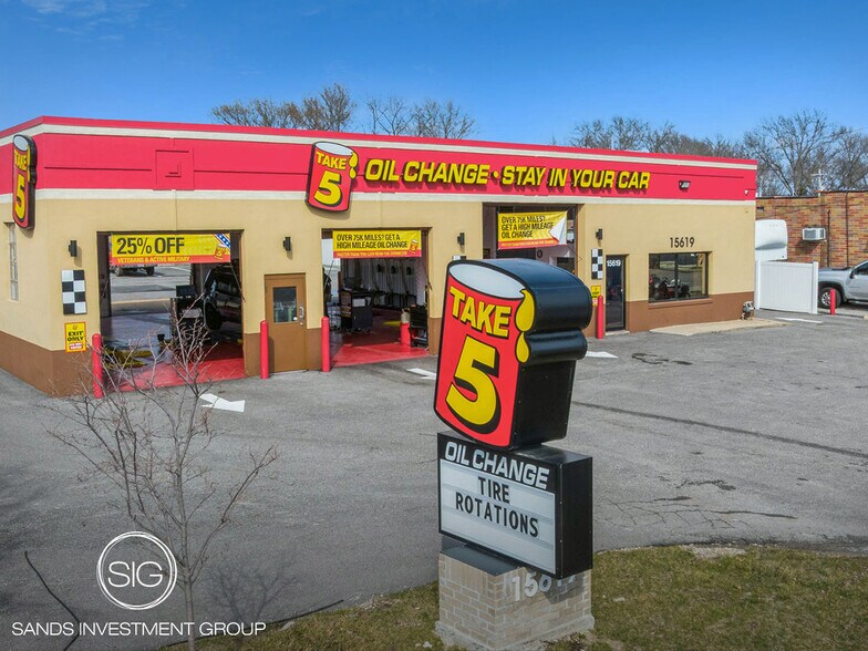 Primary Photo Of 15619 Manchester Rd, Ballwin Auto Repair For Sale