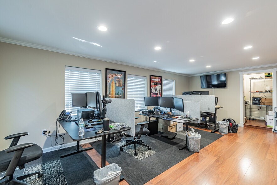 More Photos Of 110 Crenshaw Lake Rd, Lutz Office For Lease