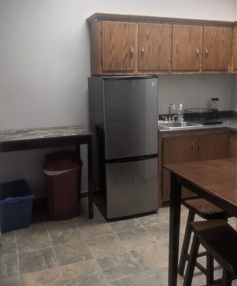 More Photos Of 215 W Broadway St, Mount Pleasant Office For Lease