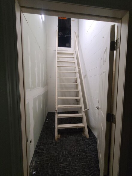 More Photos Of 2360 N Nevada Ave, Minneapolis Warehouse For Sale