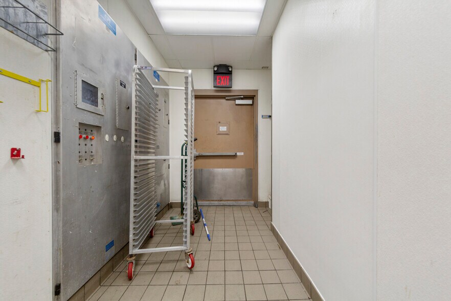 More Photos Of 101 W Lind St, Mankato Fast Food For Sale