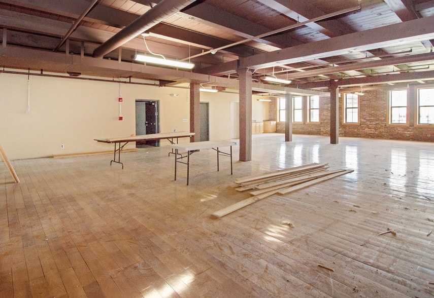 More Photos Of 2630 Charlevoix St, Detroit Office For Sale