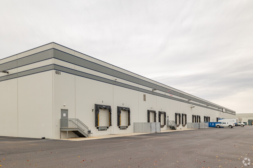 More Photos Of 651 E Gowen Rd, Boise Warehouse For Lease