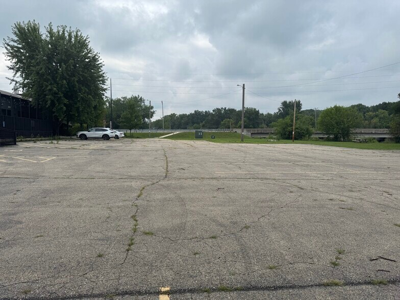 More Photos Of 32400 Geneva Rd, Salem General Retail For Sale