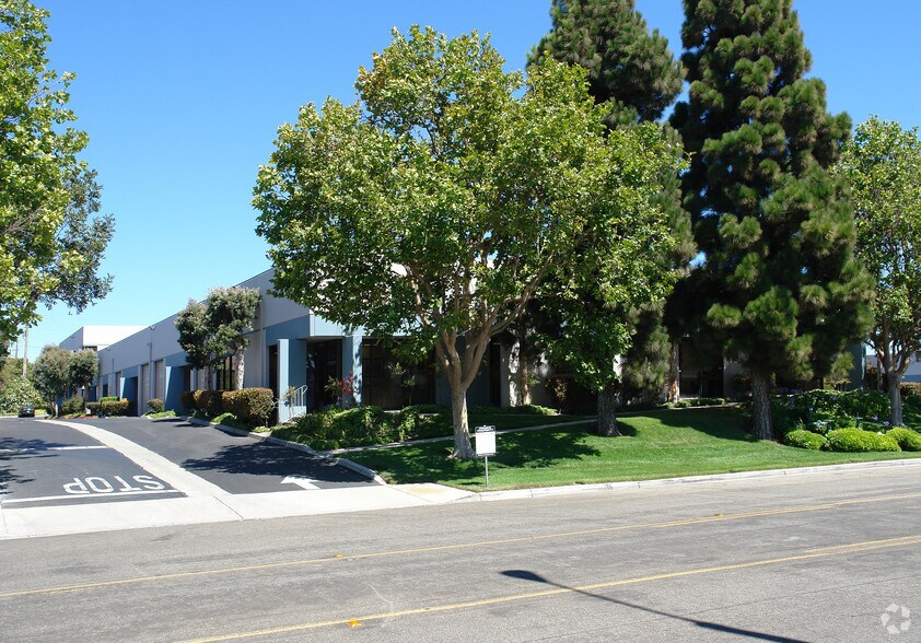 More Photos Of 1802 Eastman Ave, Ventura Flex For Lease