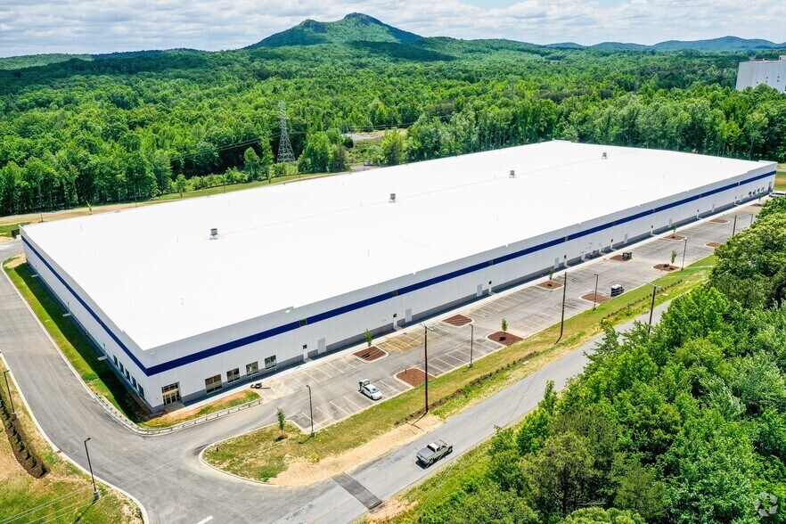 More Photos Of 330 Woodlake Pky, Kings Mountain Distribution For Lease