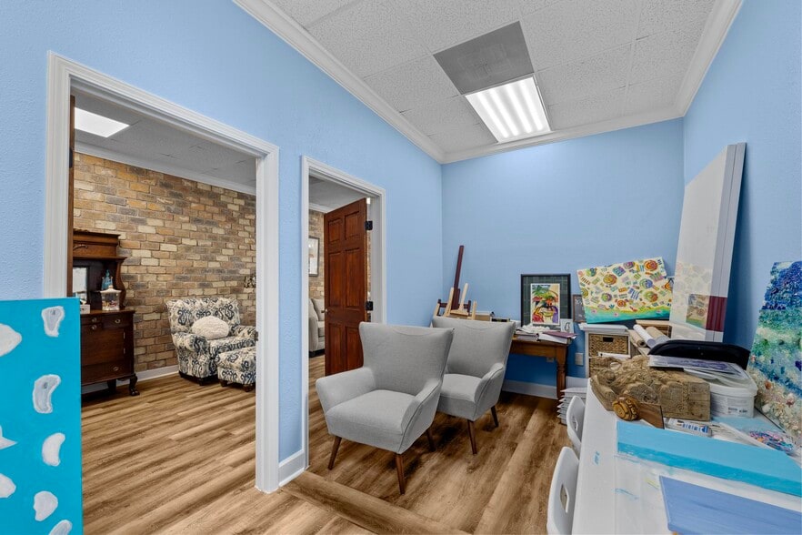 More Photos Of 913 Gulf Breeze Pky, Gulf Breeze Storefront Retail Office For Sale