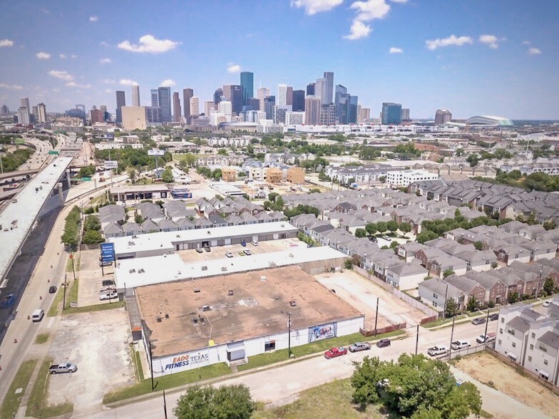 More Photos Of 2955 Gulf Fwy, Houston Health Club For Lease