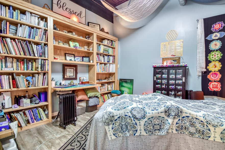 More Photos Of 1366 E 346th St, Eastlake Restaurant For Sale