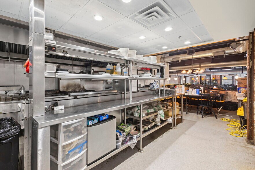 More Photos Of 2500 W Chicago Ave, Chicago Storefront For Lease