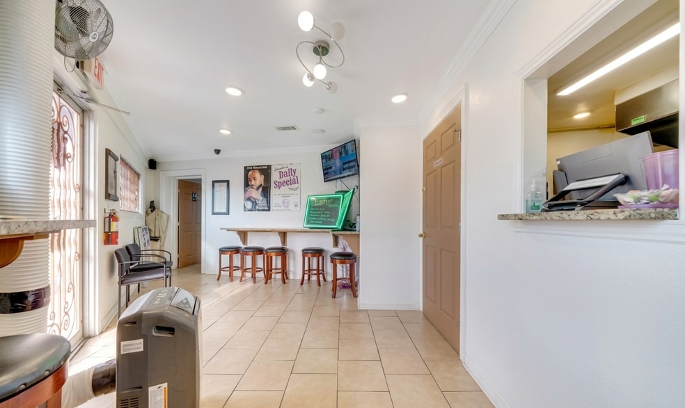 More Photos Of 1718 S Ewing Ave, Dallas Restaurant For Lease