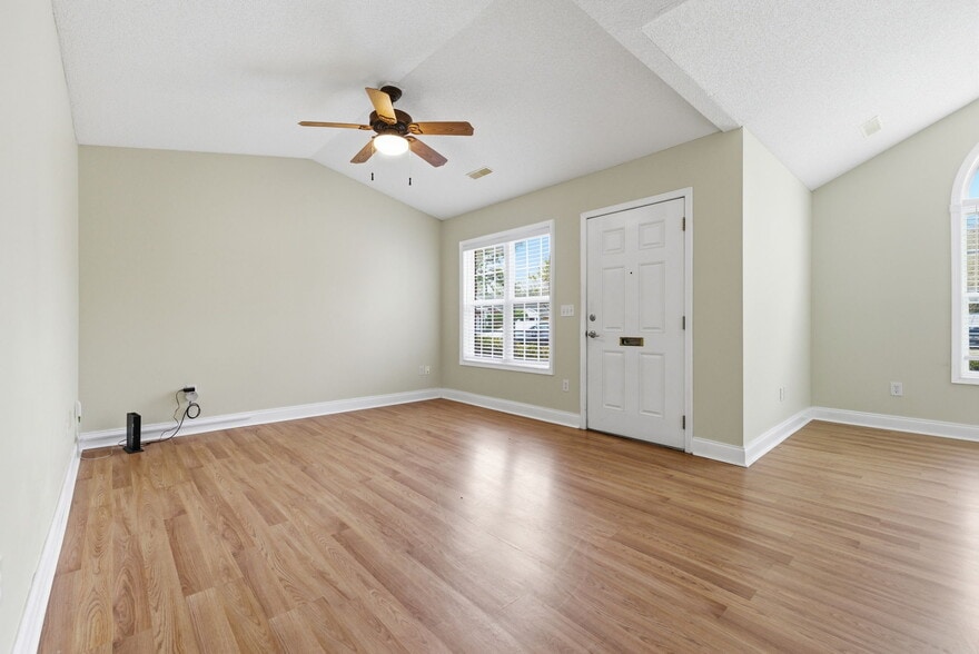 More Photos Of 100 Garden Manor Ct, Murrells Inlet Apartments For Sale
