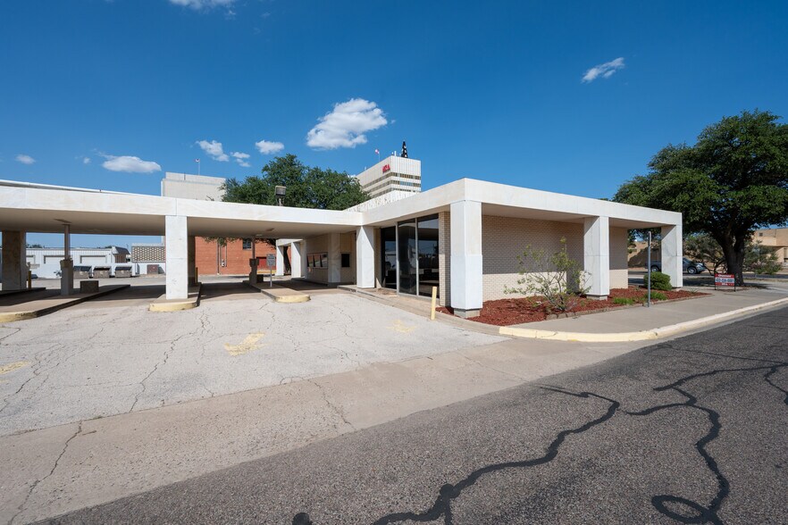 More Photos Of 132 W 7th St, Odessa Specialty For Lease