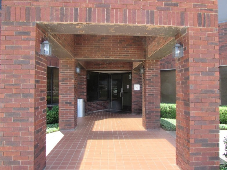 More Photos Of 1848 Norwood Plz, Hurst Office For Lease