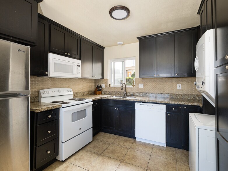 More Photos Of 118 S Lucia Ave, Redondo Beach Multifamily For Sale
