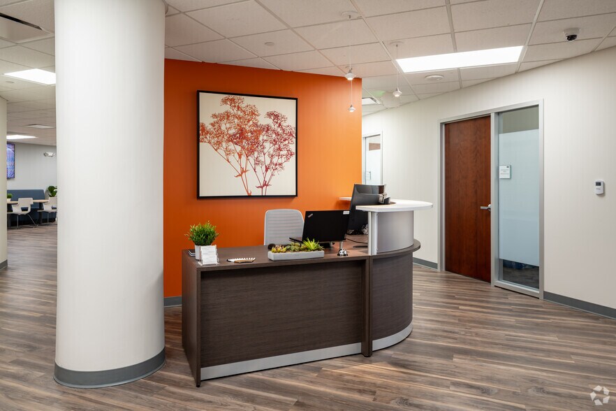 More Photos Of 801-803 W Big Beaver Rd, Troy Office For Lease