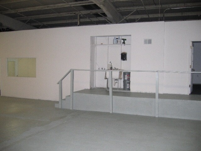 More Photos Of 105-119 Sprague Ave, Middletown Manufacturing For Lease