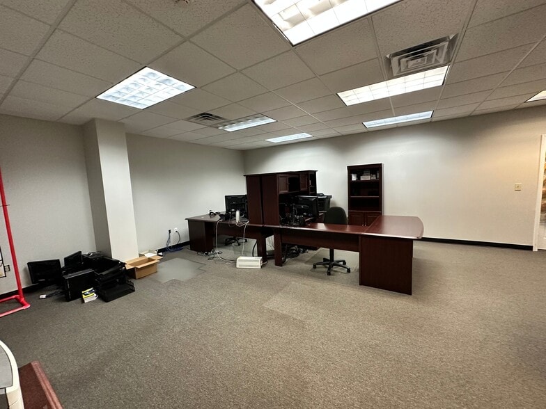 More Photos Of 1385 Weber Industrial Dr, Cumming Distribution For Lease
