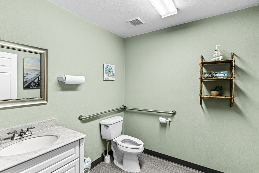 More Photos Of 4 Avis Ave, Pueblo Office For Lease