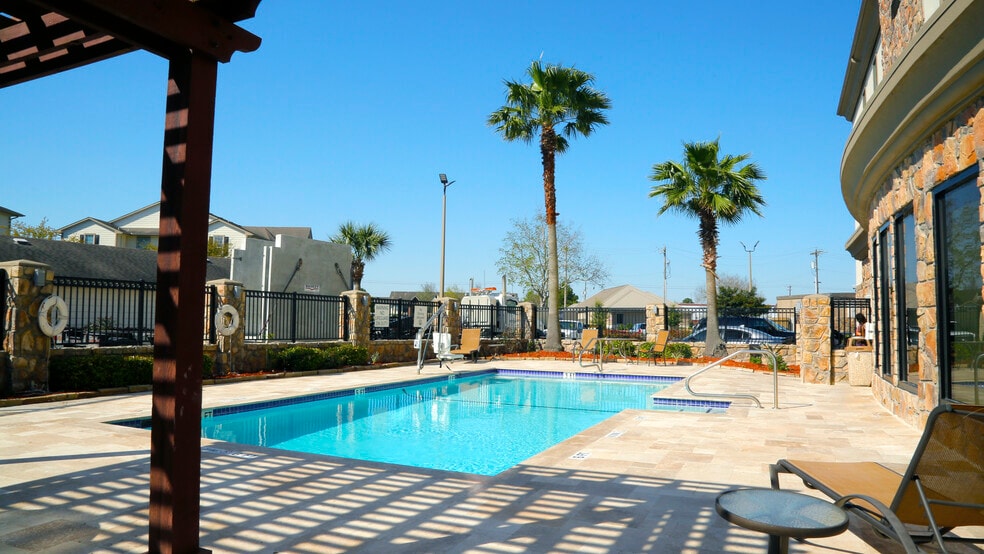 More Photos Of 2440 Gulf Fwy, Texas City Hotel For Sale