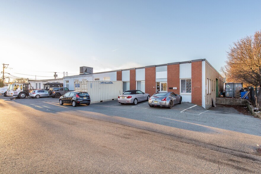 More Photos Of 95 Industrial St E, Clifton Warehouse For Sale