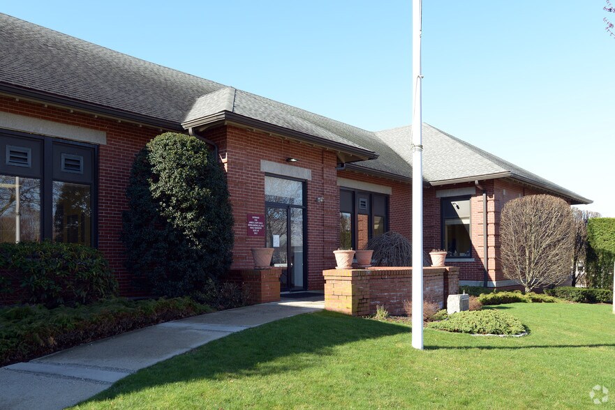 More Photos Of 310 Maple Ave, Barrington Medical For Lease