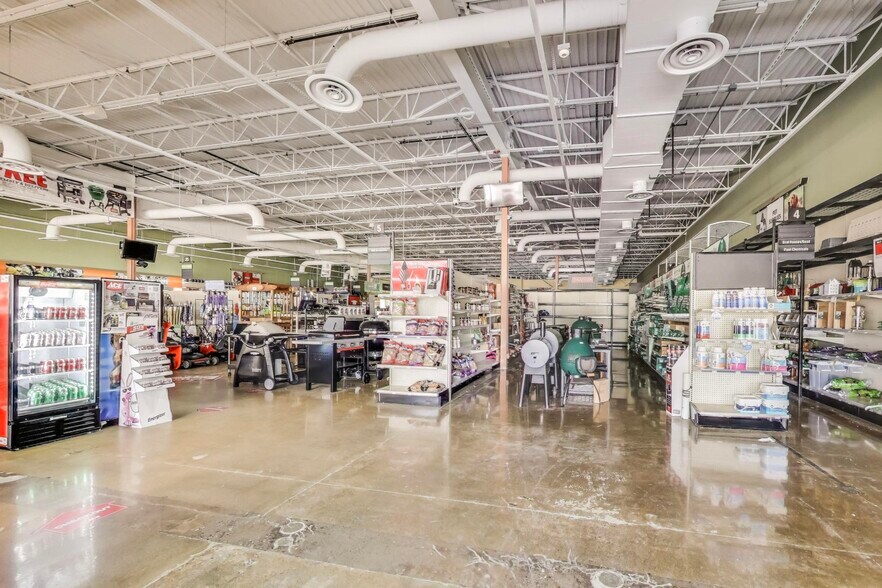 More Photos Of 675 W Golf Rd, Hoffman Estates Storefront For Lease