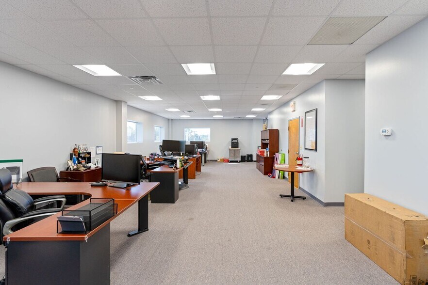 More Photos Of 2700 Diode Ln, Louisville Warehouse For Lease