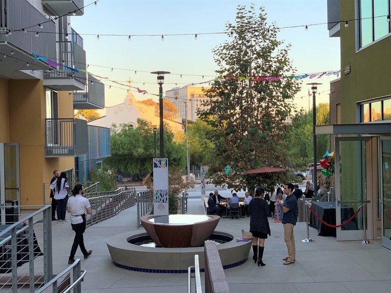 More Photos Of 555 N Spring St, Los Angeles Apartments For Lease