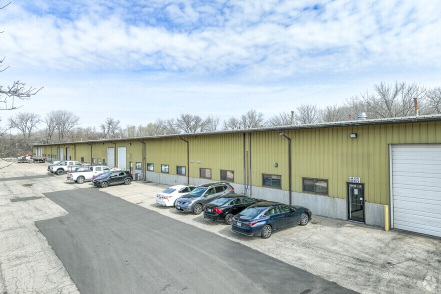 More Photos Of 11414 Smith Dr, Huntley Warehouse For Lease