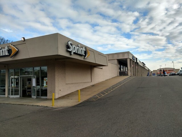 More Photos Of 1627 Poplar Ave, Memphis Unknown For Lease