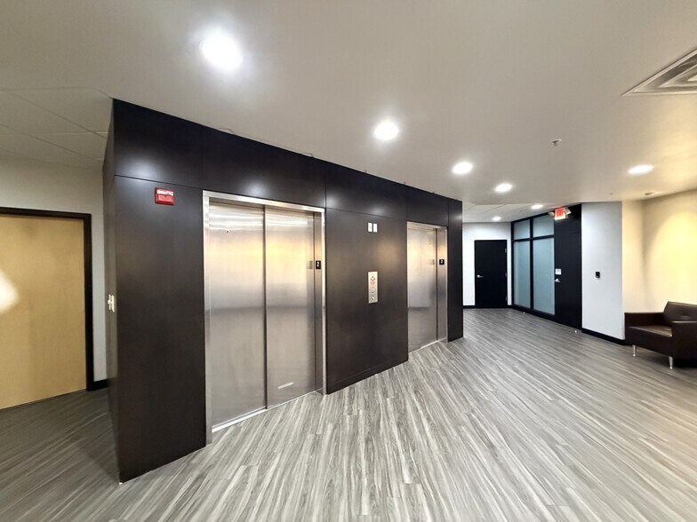 More Photos Of 5000 Springfield St, Dayton Office For Sale